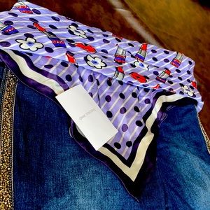 I am selling very cute Anne Fontaine jeans and a cute scarf like top!